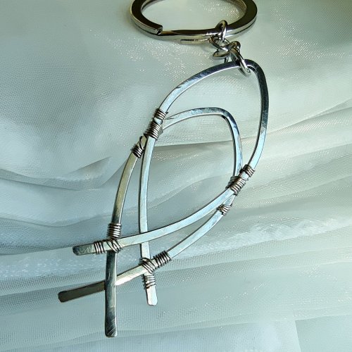 Mei Tan's Wire Fish Charm - , Contemporary Wire Jewelry, Lashing, Wire Lashing, Wire Wrapping, Wrapping, Wire Wrapping Jewelry, Weaving, Wire Weaving, Weaving Wire, wire fish charm